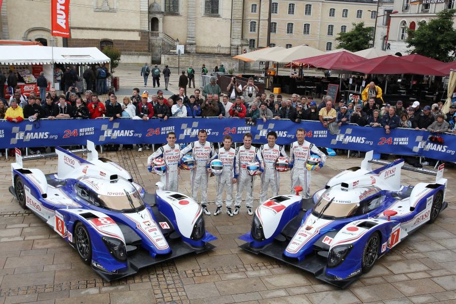  Toyota TS030 Hybrid 2012 года  (фото 4 из 39)